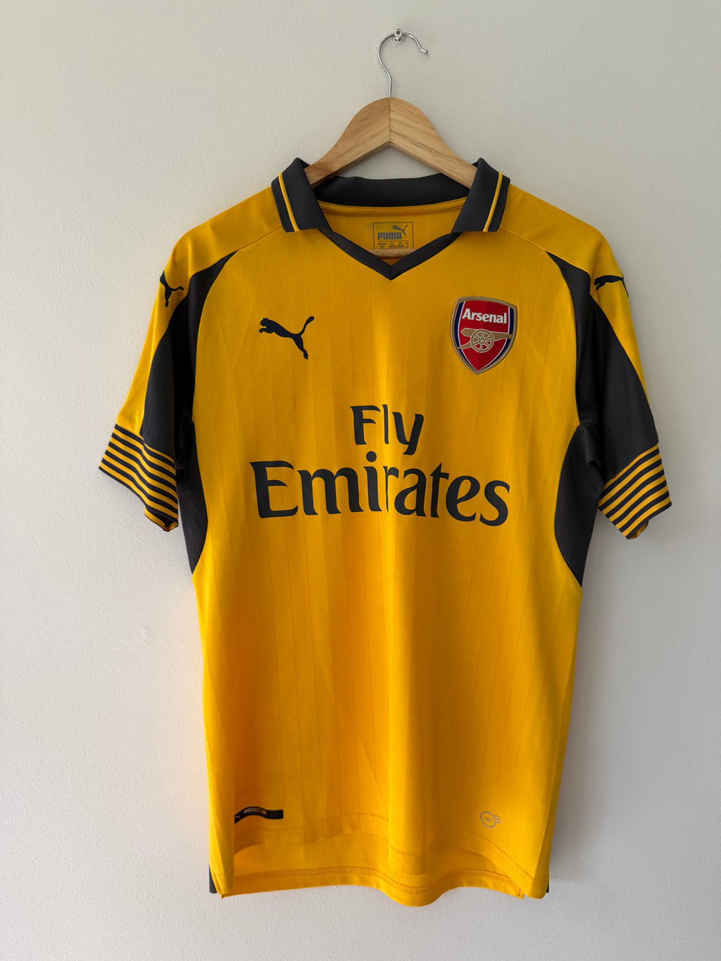 Arsenal 2016/17 Away