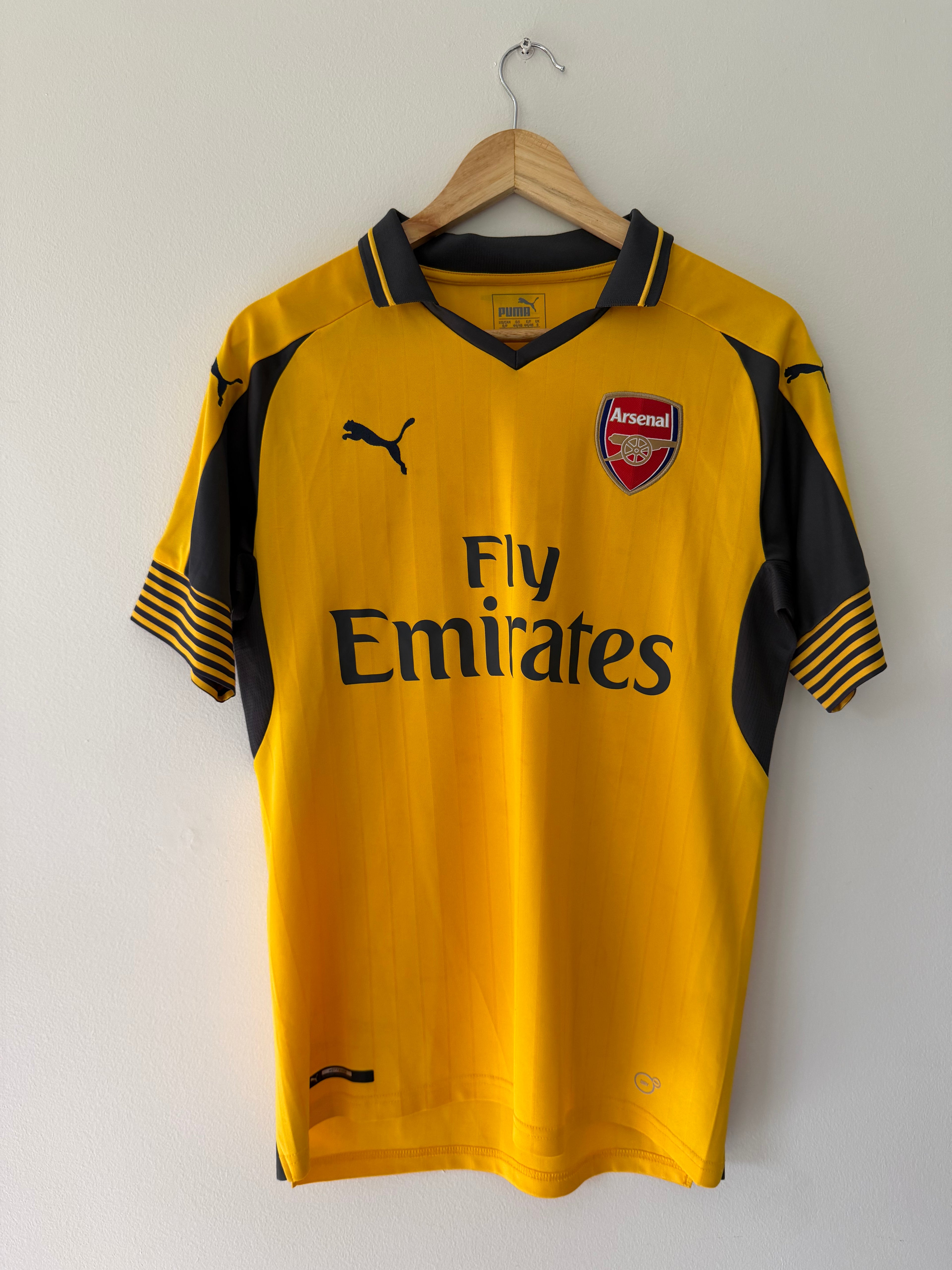 Arsenal 2016/17 Away